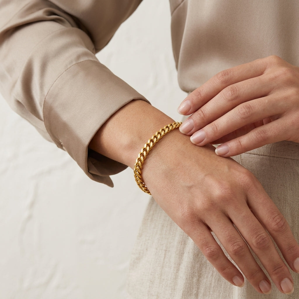 10K Curb Link Bracelet model still