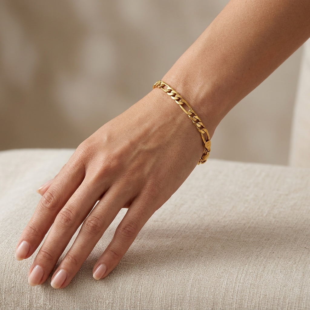 10283 - 14K Cuban Link Bracelet model still