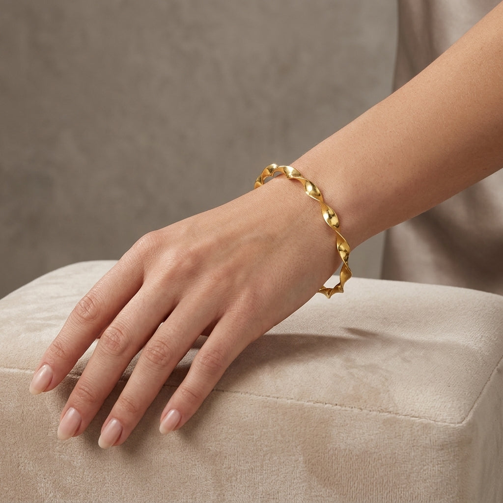 10373 - 9K Twisted Bangle Bracelet model still
